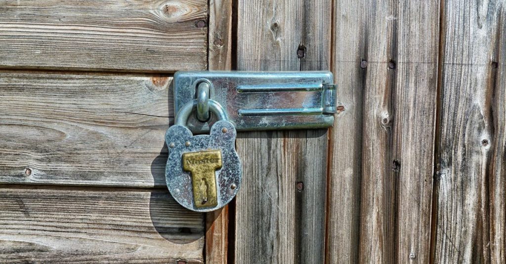 découvrez notre gamme de loquets de porte robustes et faciles à installer, idéals pour sécuriser et maintenir vos portes en toute sécurité.