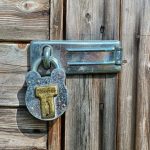 découvrez notre gamme de loquets de porte robustes et faciles à installer, idéals pour sécuriser et maintenir vos portes en toute sécurité.