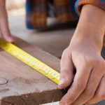 découvrez tout sur l'assemblage traditionnel mortaise et tenon, une technique robuste et esthétique utilisée en menuiserie pour joindre deux pièces de bois avec précision.