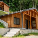découvrez notre sélection de cabines confortables et rustiques pour des séjours inoubliables en pleine nature.