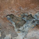 solutions efficaces pour le traitement des murs humides : prévention, réparation et conseils pour éliminer l'humidité et préserver la solidité de vos murs.