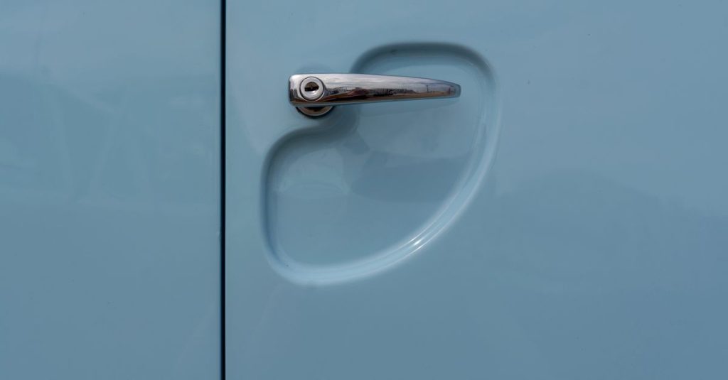 découvrez notre sélection de poignées de porte alliant design, confort et robustesse pour embellir et sécuriser votre intérieur.
