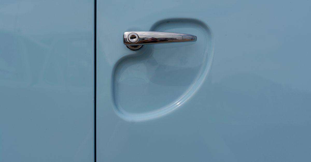 découvrez notre sélection de poignées de porte alliant design, confort et robustesse pour embellir et sécuriser votre intérieur.