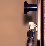 découvrez nos solutions efficaces pour déverrouiller vos serrures de porte rapidement et en toute sécurité.