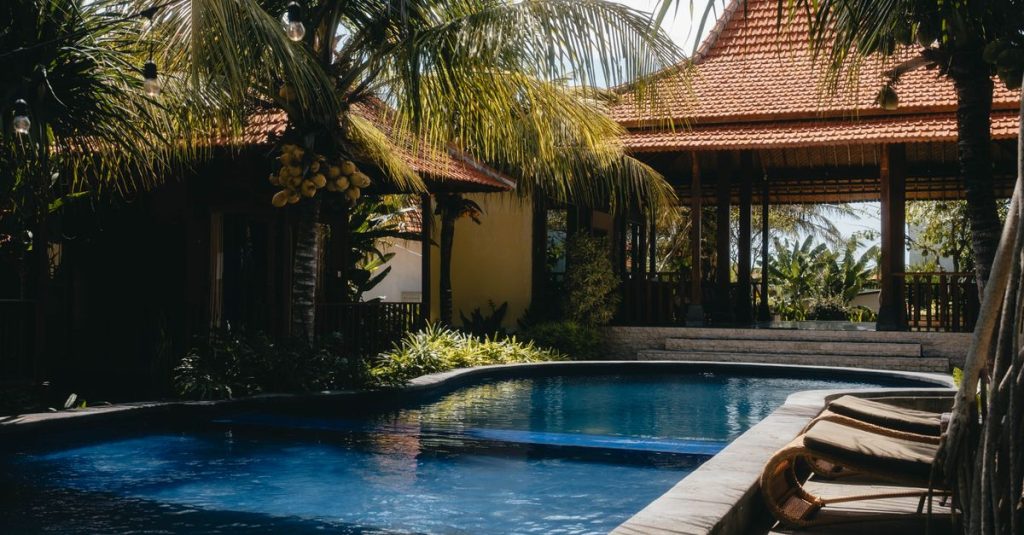 découvrez notre pool house élégant et fonctionnel, idéal pour profiter pleinement de votre espace piscine avec confort et style toute l'année.
