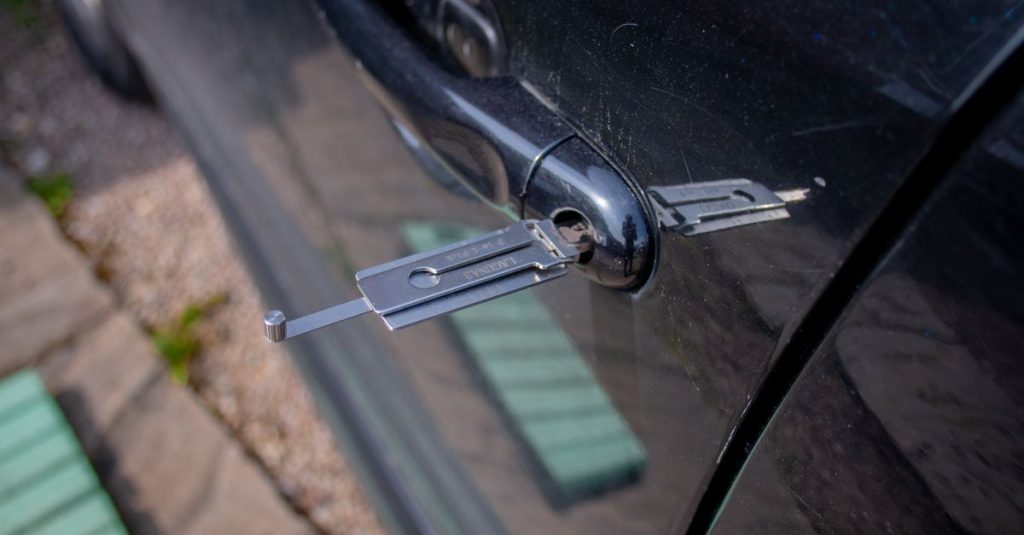 apprenez l'art du lockpicking : techniques, outils et conseils pour ouvrir des serrures en toute légalité et sécurité.