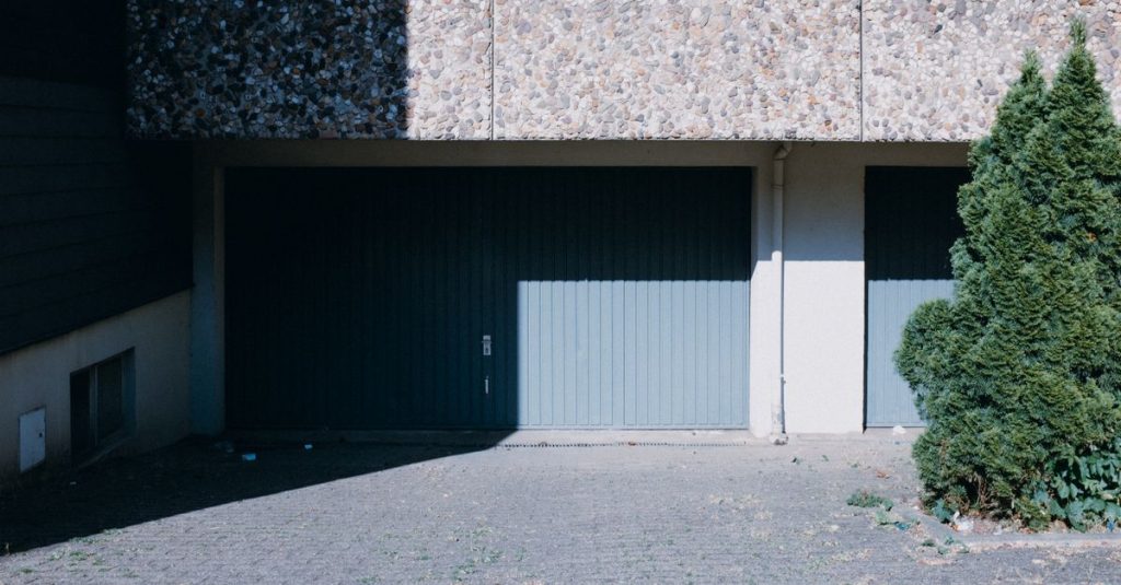 découvrez comment ouvrir manuellement une porte de garage en toute sécurité et facilement grâce à notre guide pratique étape par étape.