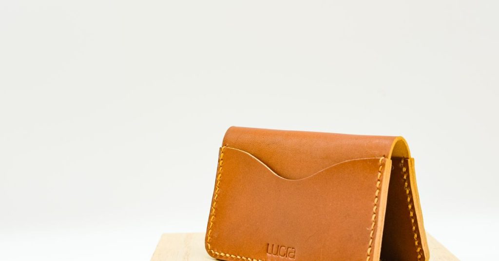 portefeuille pliable pratique et élégant, idéal pour organiser vos cartes et billets avec style et simplicité.