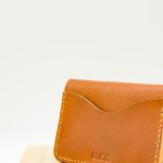 portefeuille pliable pratique et élégant, idéal pour organiser vos cartes et billets avec style et simplicité.